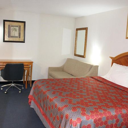 American Inn And Suites Ionia Экстерьер фото