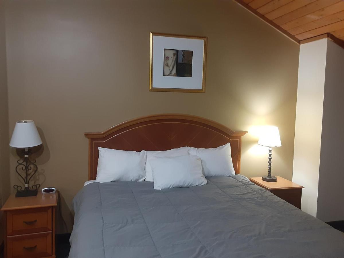 American Inn And Suites Ionia Экстерьер фото