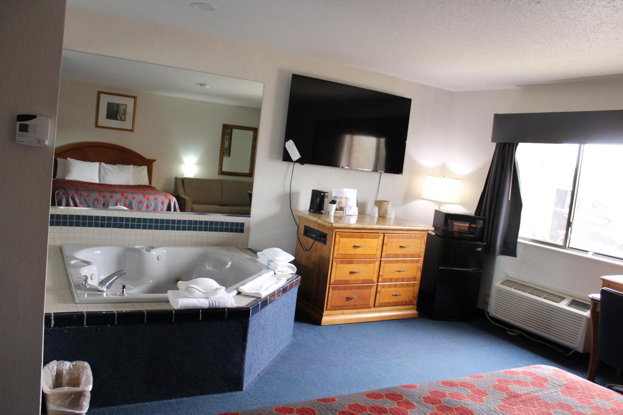 American Inn And Suites Ionia Экстерьер фото