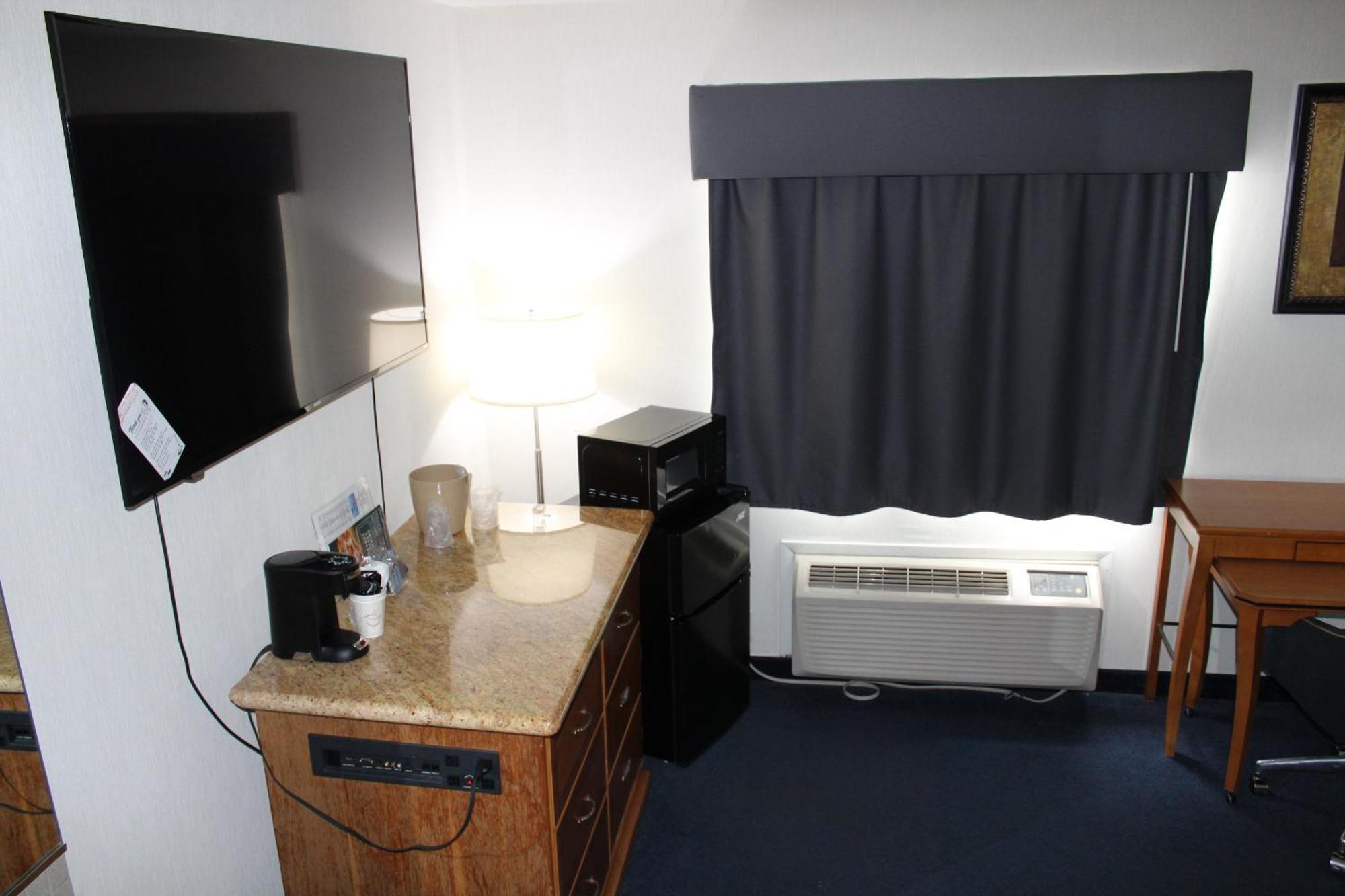 American Inn And Suites Ionia Экстерьер фото