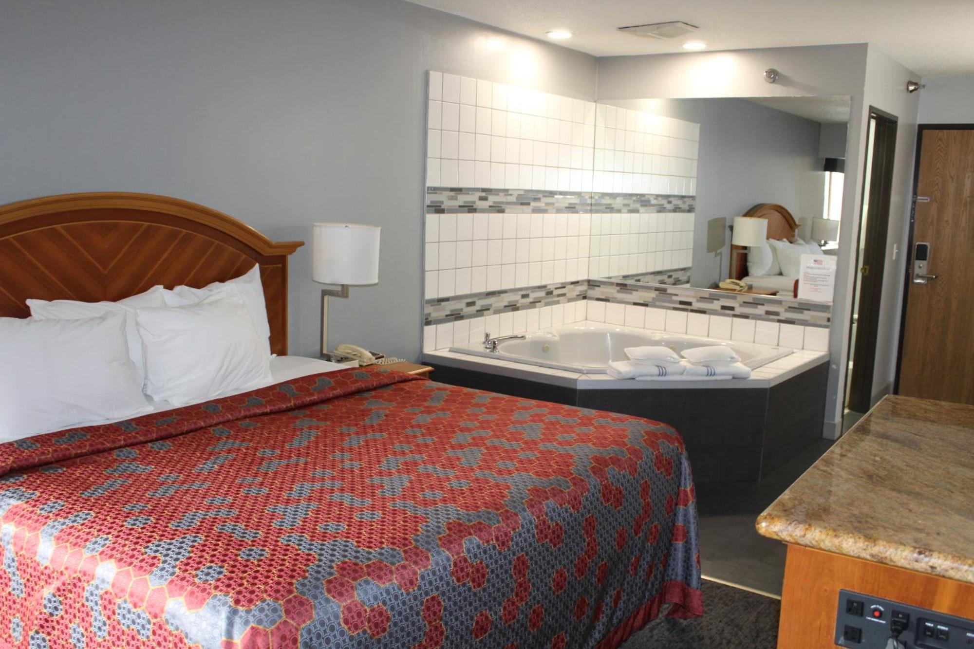 American Inn And Suites Ionia Экстерьер фото
