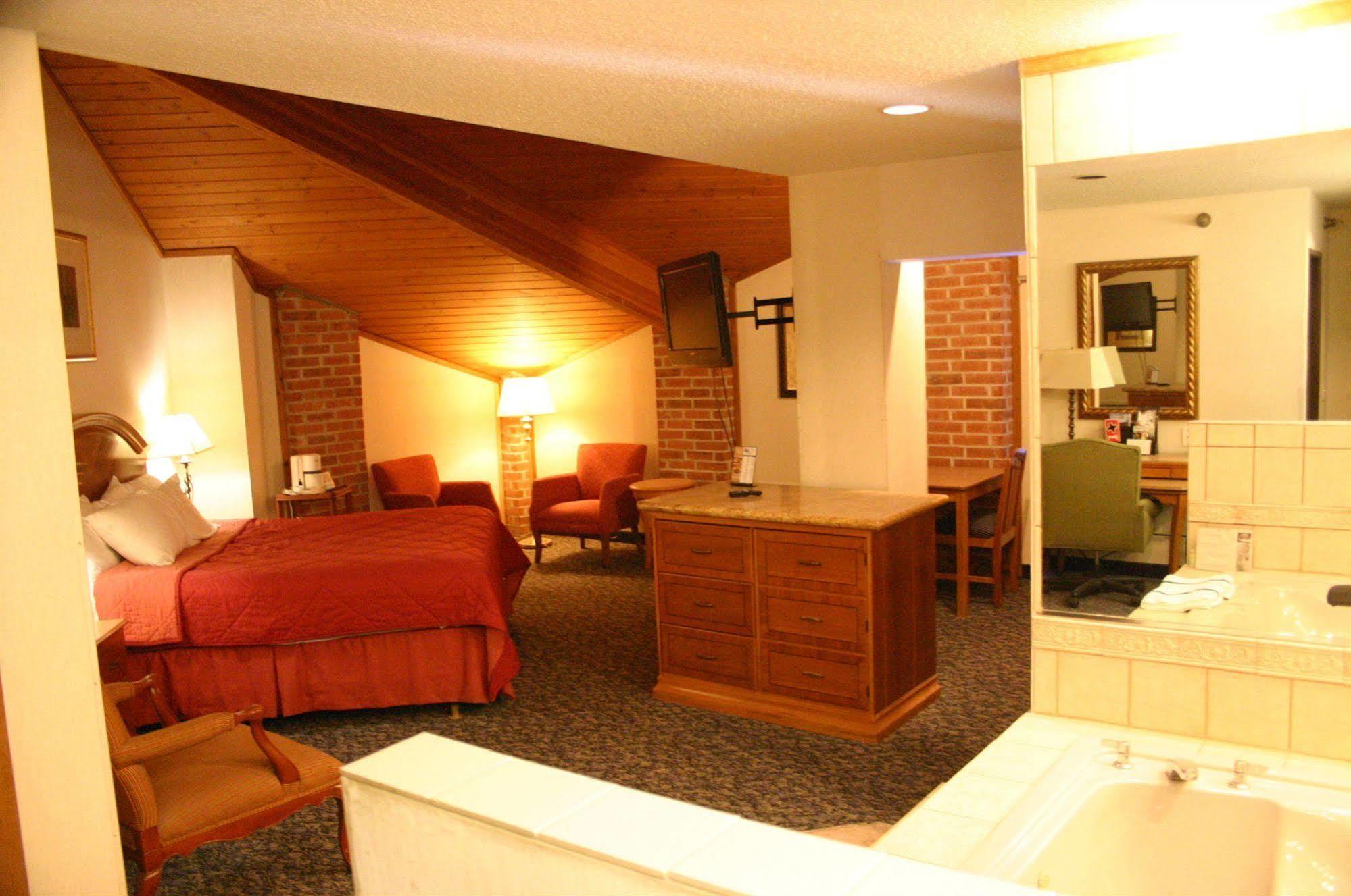 American Inn And Suites Ionia Экстерьер фото