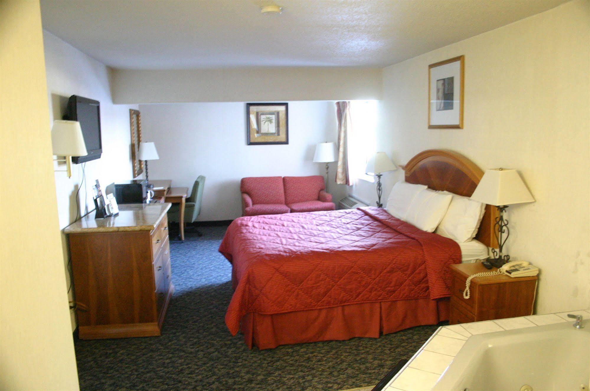 American Inn And Suites Ionia Экстерьер фото